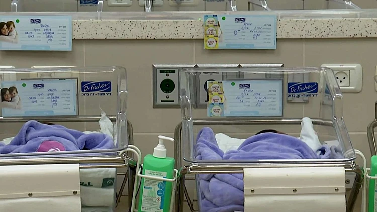 מיליונים להורים שבתם סובלת ממומים: "אסור היה לתת לנו ללדת"