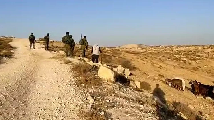 פעילי שמאל השליכו אבנים לעבר כוח צה"ל; גנץ: "אירוע חמור"