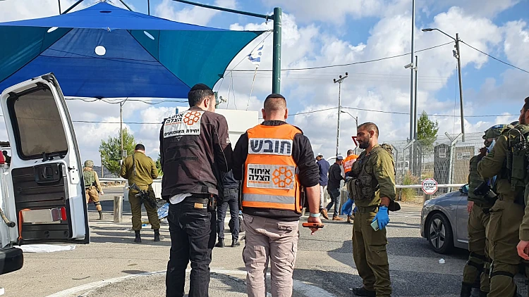 קצין צה"ל נפצע קשה בפיגוע דריסה במכבים - וחיסל את המחבל