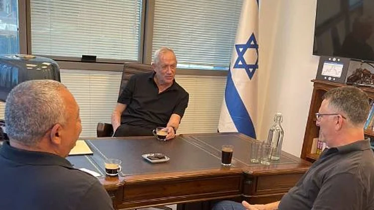 גנץ, סער ואיזנקוט