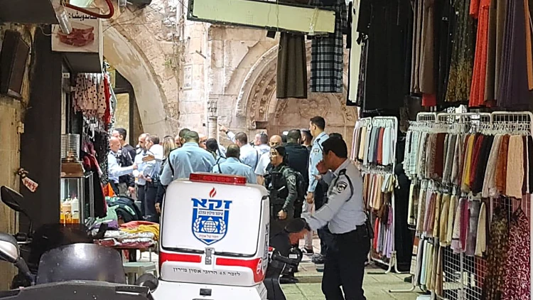 פיגוע דקירה בעיר העתיקה: 3 פצועים קל עד בינוני, המחבל מנוטרל