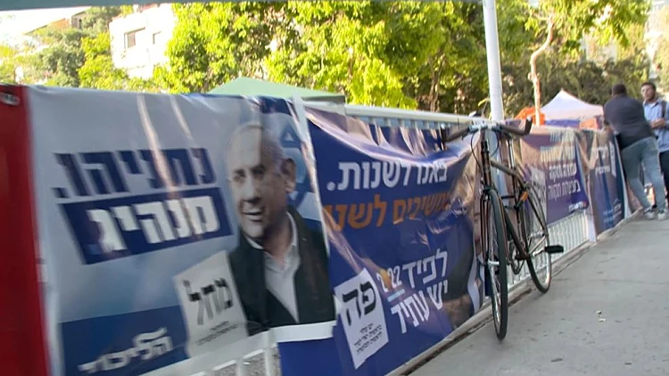 המכונה האנושית שהניעה מצביעים: מסע בין מעוזי המפלגות הגדולות