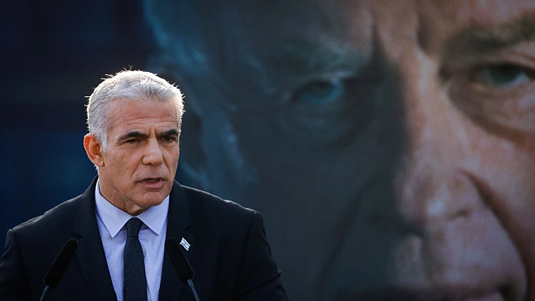 לפיד בטקס הזיכרון לרבין: "אין תסריט שבו ניכנס לממשלה החדשה"