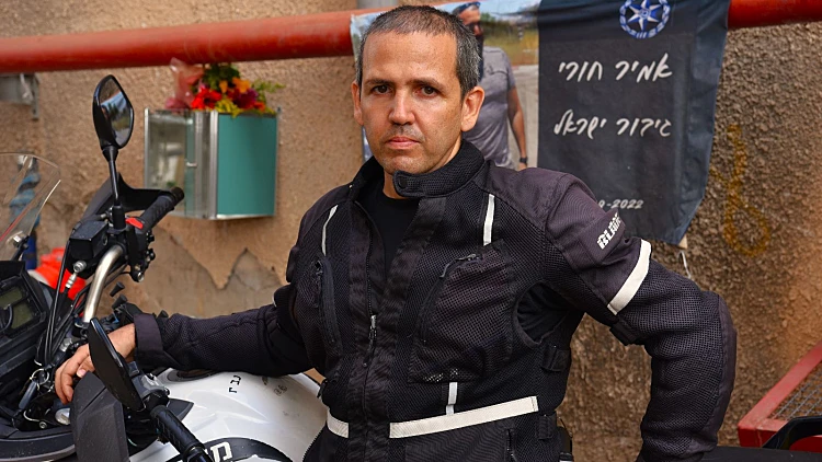 שותפו של השוטר אמיר ח'ורי נחשף: "אני חי בזכותך"