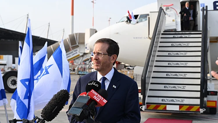 הרצוג המריא לוועידת האקלים במצרים: "המאבק החשוב ביותר"
