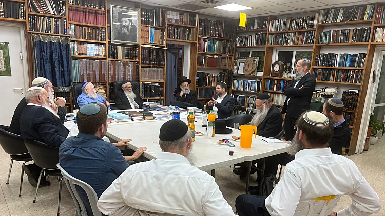 רבני הציונות בדתית בפגישה עם בצלאל סמוטריץ'