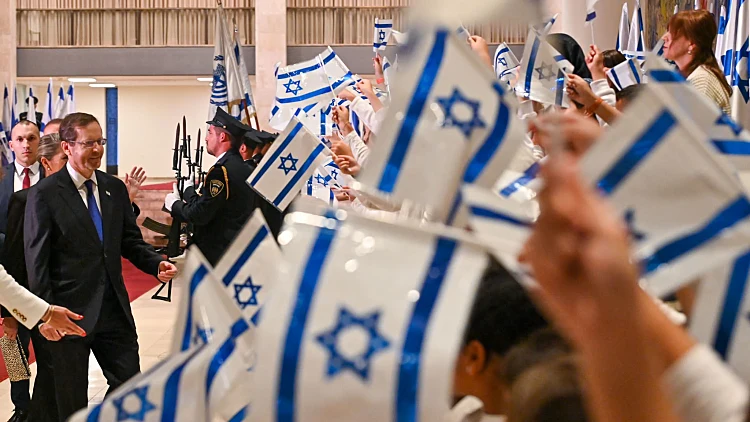 "מתחייב אני": בצל הפיגוע הרצחני - הושבעה הכנסת ה-25