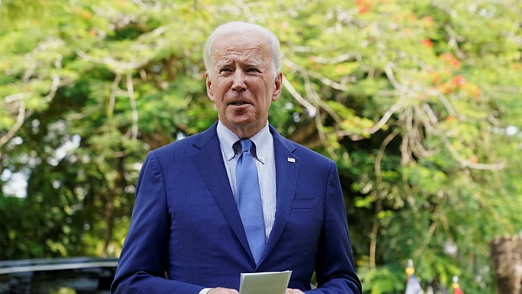 נשיא ארצות הברית ג'ו ביידן מגיב לנפילת הטילים בפולין