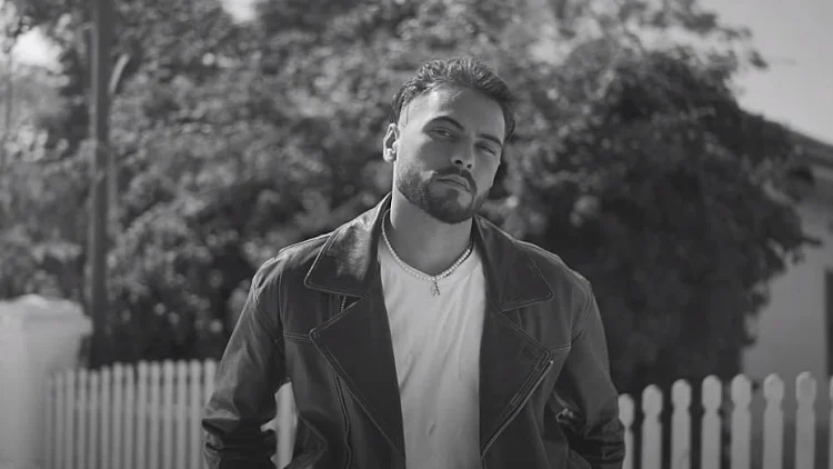 רועי סנדלר, "שחור לבן"