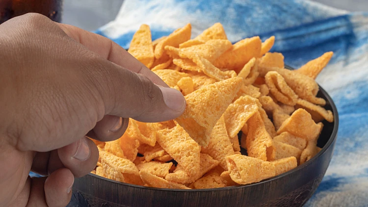 Crunchy,corn,cones,snack,on,wooden,bowl