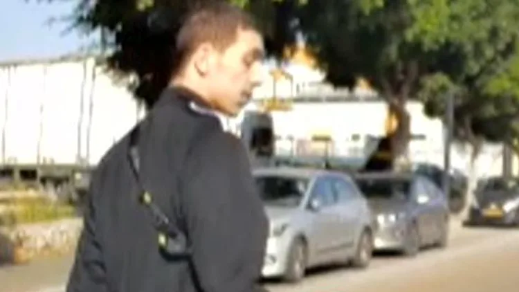 אוימו בכביש על-ידי צעיר: "אמרנו לו שייסע, הוא שלף סכין"