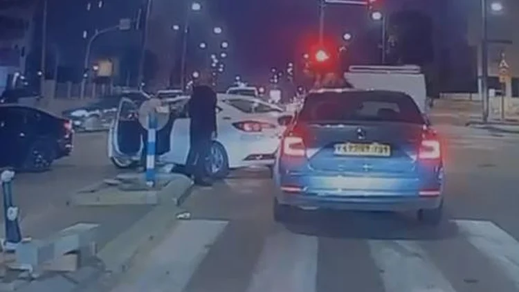 עוד אירוע אלימות בכביש: בן 50 הותקף בלוד, החשודים נמלטו