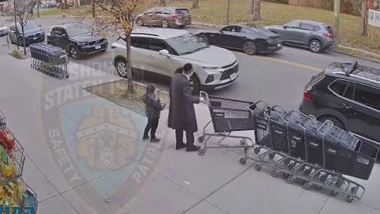 חשד לתקיפה על רקע אנטישמי: אב חרדי ובנו נורו בניו יורק