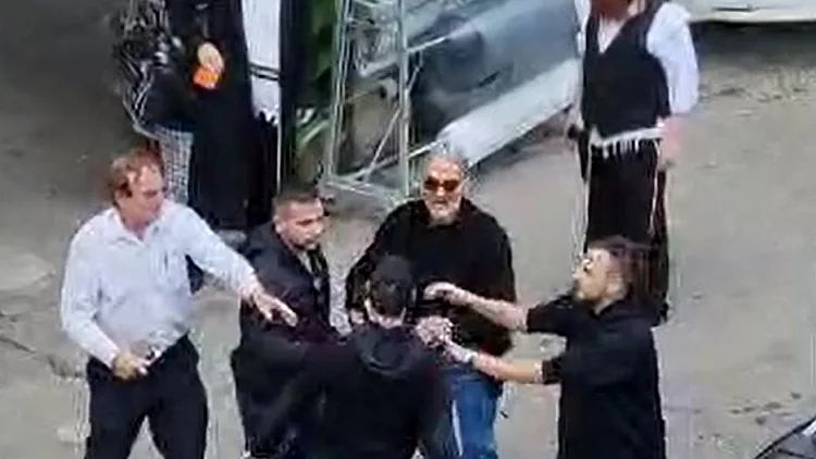 צעיר מעכו חשוד שתקף בן 80 בכביש; עימות בין שני נהגים בחיפה