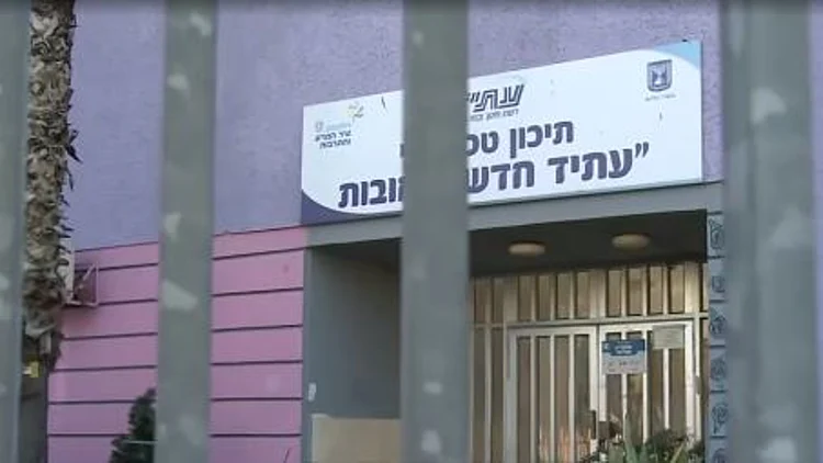 דקירת הנער ברחובות: העירייה פנתה למשטרה - שבחרה לא לפעול