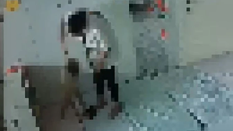 סוטרת, מטיחה ברצפה ומטלטלת: תיעוד ההתעללות בגן בקריית מלאכי