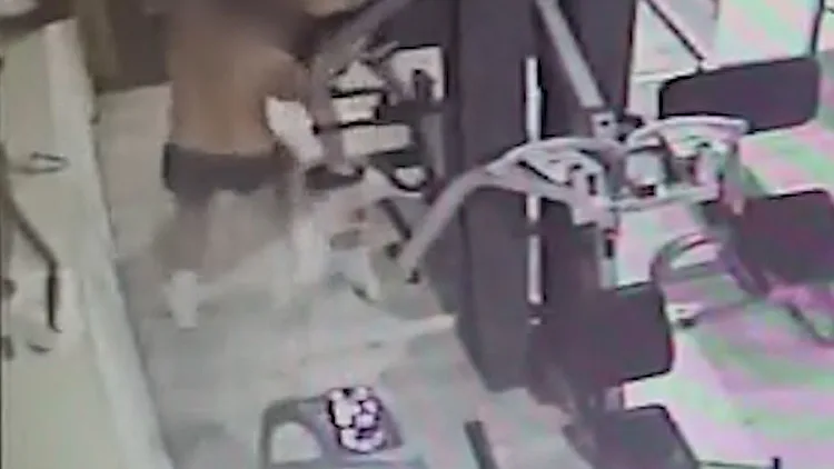 תיעוד: זעם על עוצמת המוזיקה בחדר הכושר - והותקף ע"י שכנו