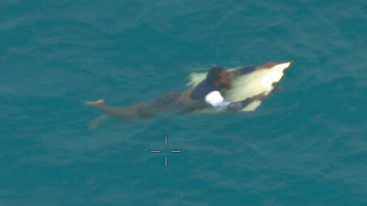 הגבר שרד 24 שעות כשהוא אוחז בפיסת עץ