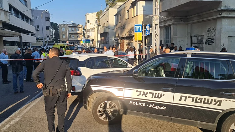 ניידת בחיפה. ארכיון