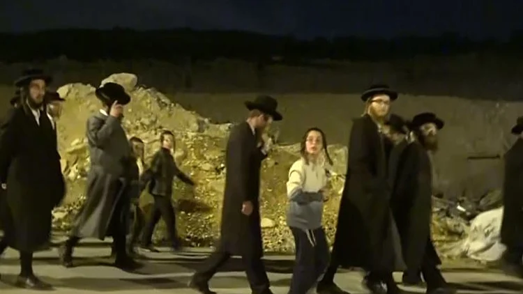 מלחמת דת בבית שמש: "אני מסומנת - כי יש לי סמארטפון"