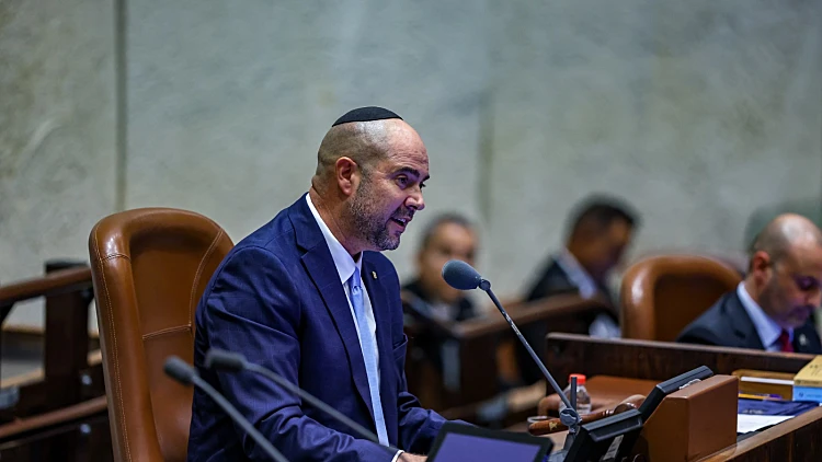 אוחנה על מתקפות הרבנים: "אני חזק, זה יעבור" | האזינו להקלטות