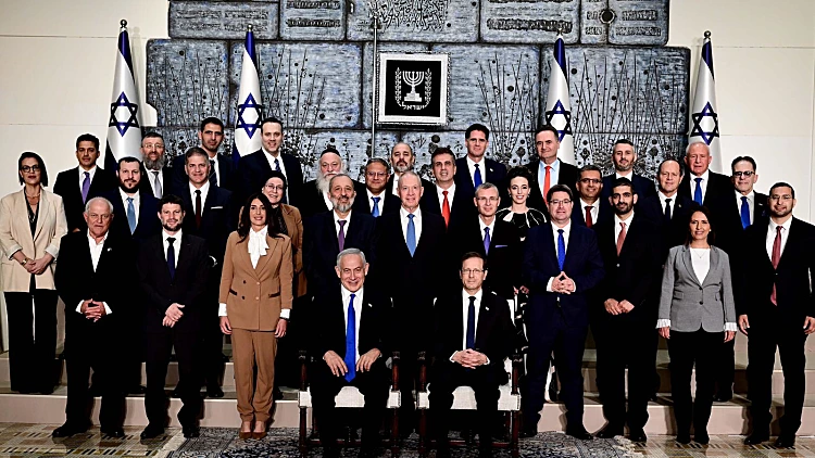 התמונה המסורתית: ממשלת ישראל ה-37 בבית הנשיא