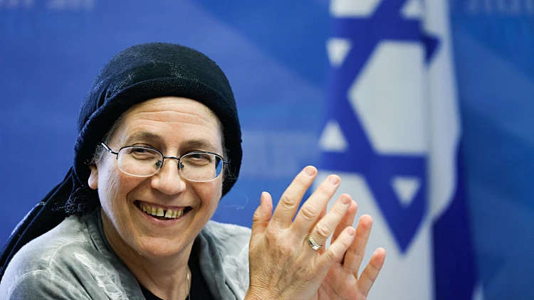 סטרוק שאלה בממשלה: "יש טייסים שלא פועלים מסיבות מצפוניות?"