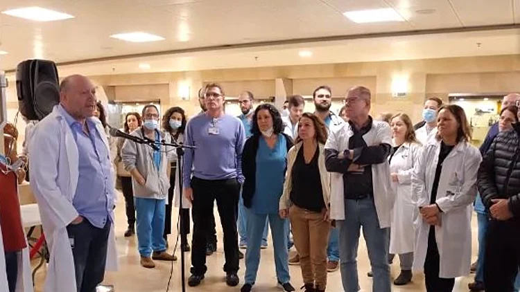 "מטפלים בכולם, מצילים חיים": הצוותים הרפואיים נגד האפליה