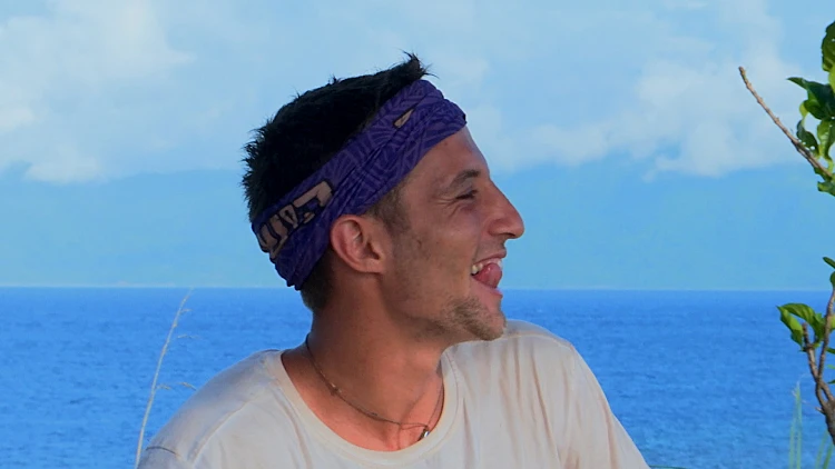 "את מושכת את המבט שלי"; "גבר חסון יושב מולי, אני נהנית"