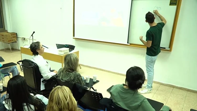 "זו פנטזיה": האוניברסיטה שנותנת כלים לאוכלוסיות מוחלשות