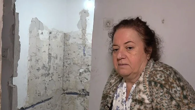 המקלחת נהרסה - בעמידר שלחו את הדיירת לשירותים בדירה הסמוכה