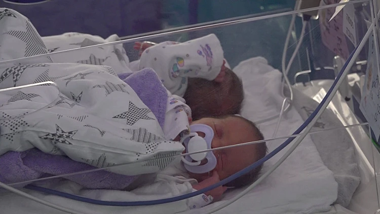 שלישייה בהפתעה: הריון ספונטני נגמר בלידת שלושה תינוקות