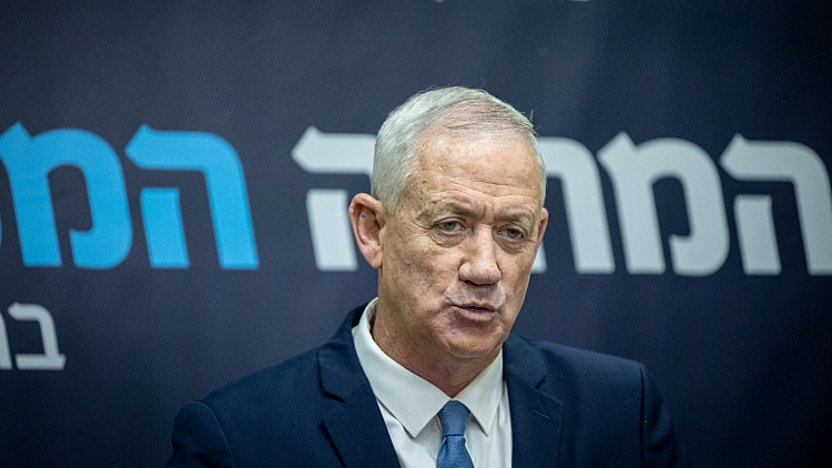 למרות הסיכום עם לפיד: גנץ ישתתף בהפגנה במוצ"ש