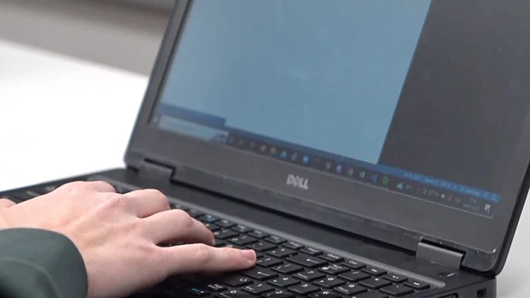 ספר או מחשב נייד? התוצאות הפתיעו אפילו את המורים