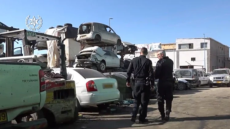 פשיטה המונית וקנסות ענק: מבצע נגד סחר ושימוש בחלפים גנובים