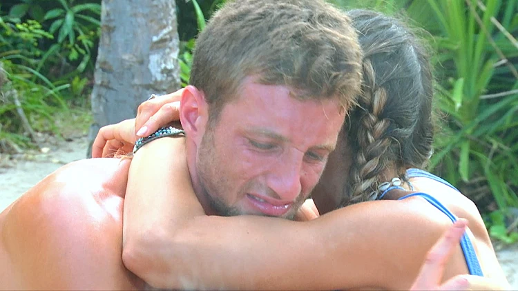 אחרי שלא קיבל מזכרת מאימו - טל פורץ בבכי: "אני מתגעגע אליה כל כך"