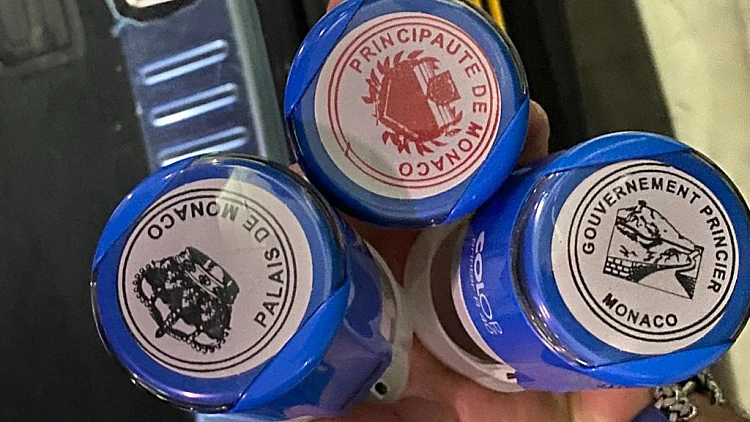 החותמות שנמצאו בביתו של החשוד