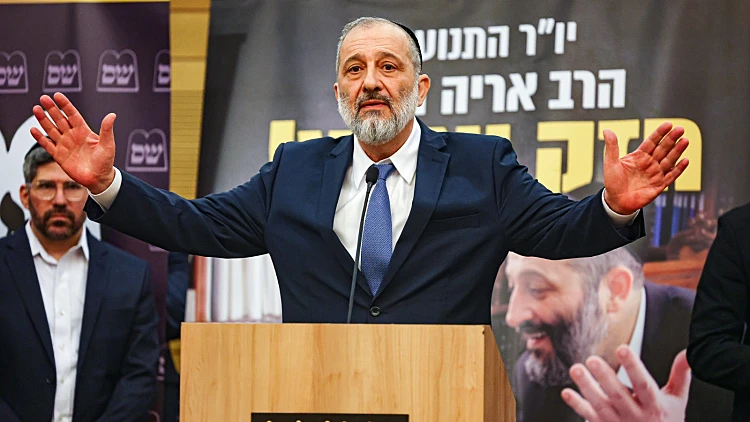 אושר סופית החוק שיסייע למקורבו של דרעי: "מושחת ופרסונלי"