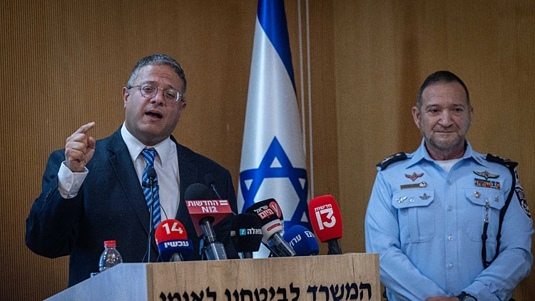 השר איתמר בן גביר והמפכ"ל קובי שבתאי במסיבת העיתונאים במשרד לביטחון לאומי