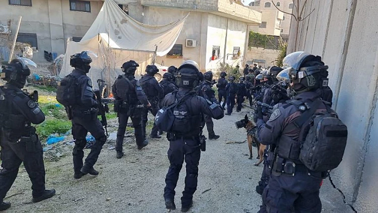 במהלך הרס בית המחבל - השוטרים ירו בצעיר שהחזיק באקדח צעצוע