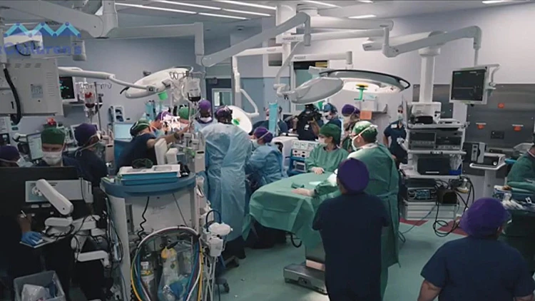 הופרדו בלידתן: התאומות הסיאמיות בארה"ב שנותקו זו מזו בניתוח נדיר