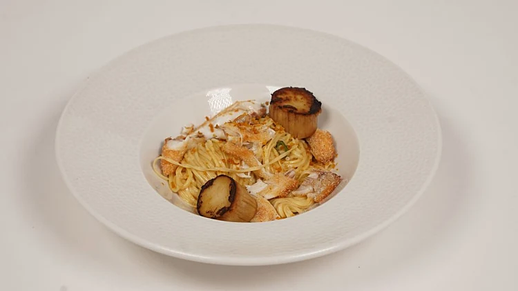 פסטה דייגים מטוניס: המתכון של תום לוי במשימת חבילה מהבית