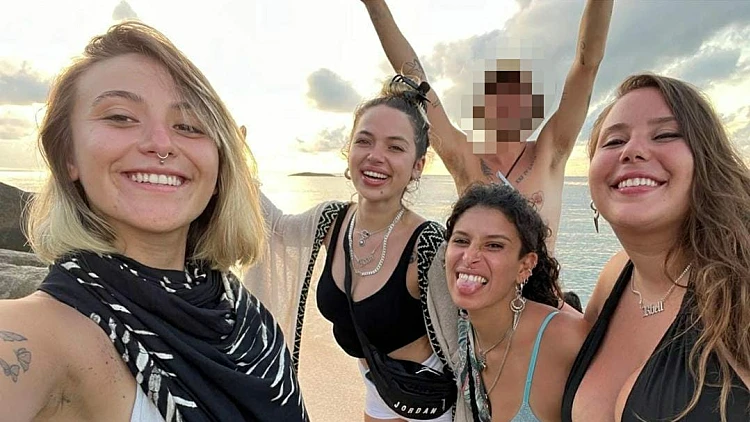 טיסות, מלונות ומסיבות: כך הפכו 4 חברות צעירות למבריחות סמים