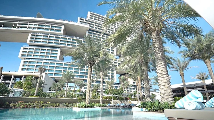 "למי שיכול להרשות לעצמו": הצצה למלון המפואר בעולם שנפתח בדובאי