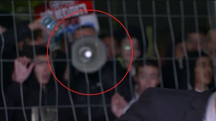 צעק ושילהב את הקהל: הקשר של פעיל הליכוד לתקיפת צוות חדשות 13