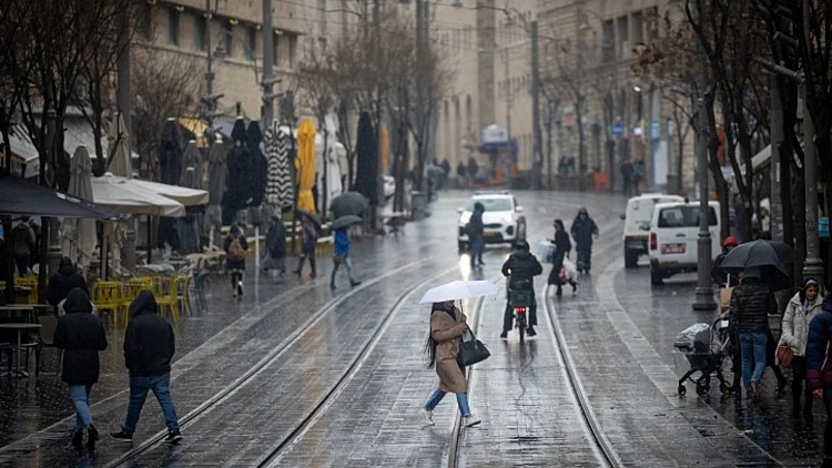 החורף כאן: גשם מלווה בברקים ורעמים מהצפון ועד הנגב | התחזית