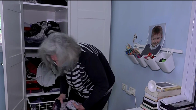 בשיא הסערה: אישה בת 80 נזרקה לרחוב