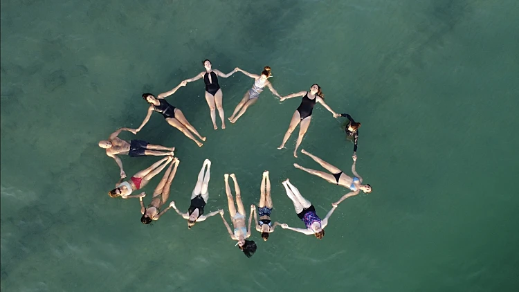 ריטריט יוגה במצוקי דרגות של מיה קרמר