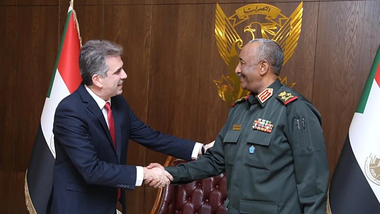 שר החוץ אלי כהן עם עבד אל-פתאח אל-בורהאן שליט סודן