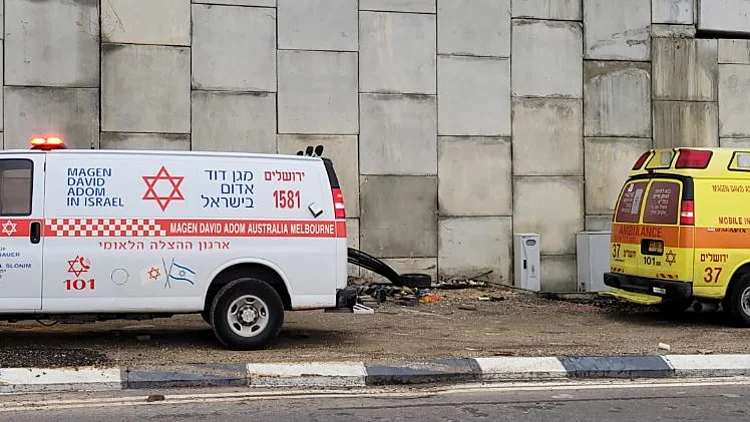 הזירה ליד המעיין